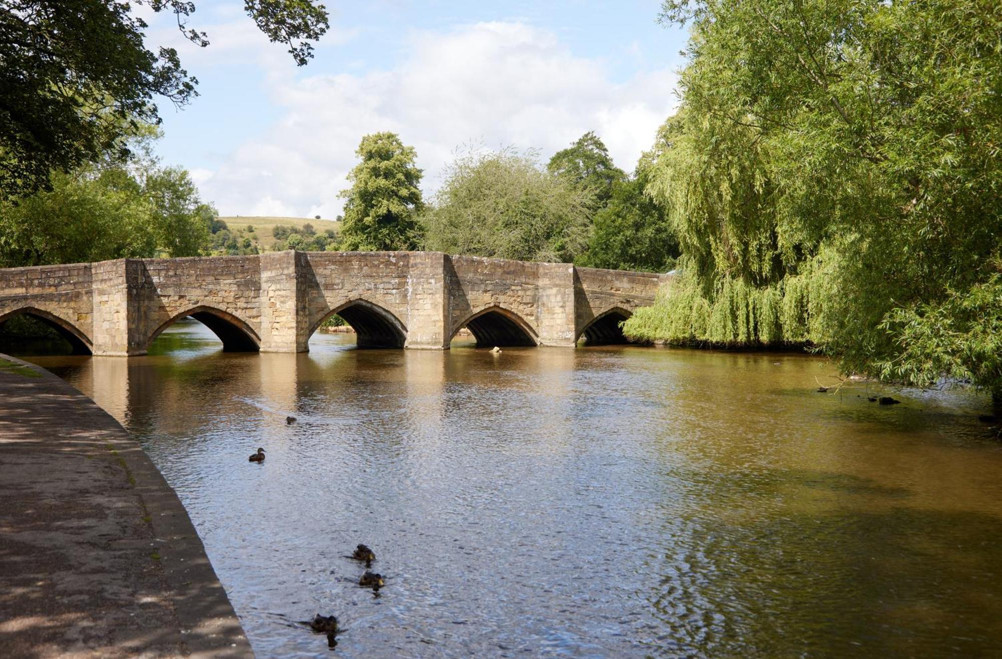 Castle Inn By Greene King Inns Bakewell Exterior foto